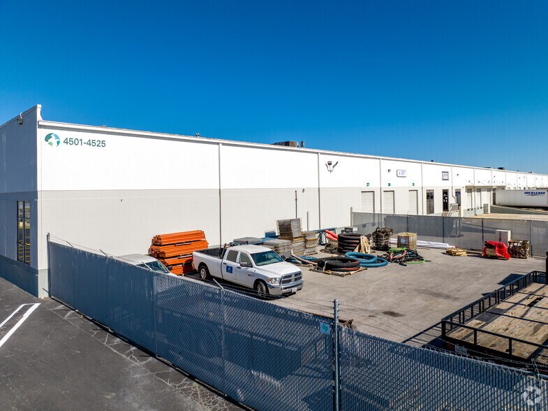 More Photos Of 4501-4727 Macro, San Antonio Unknown For Lease