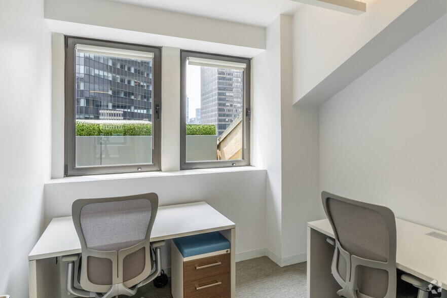 More Photos Of 125 Park Ave, New York Coworking Space