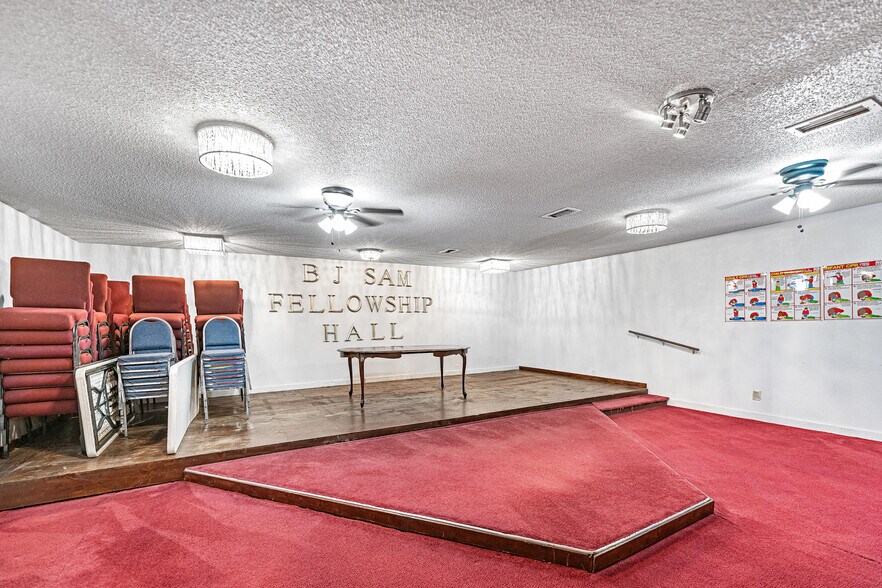 More Photos Of 7512 Lockwood Dr, Houston Specialty For Sale