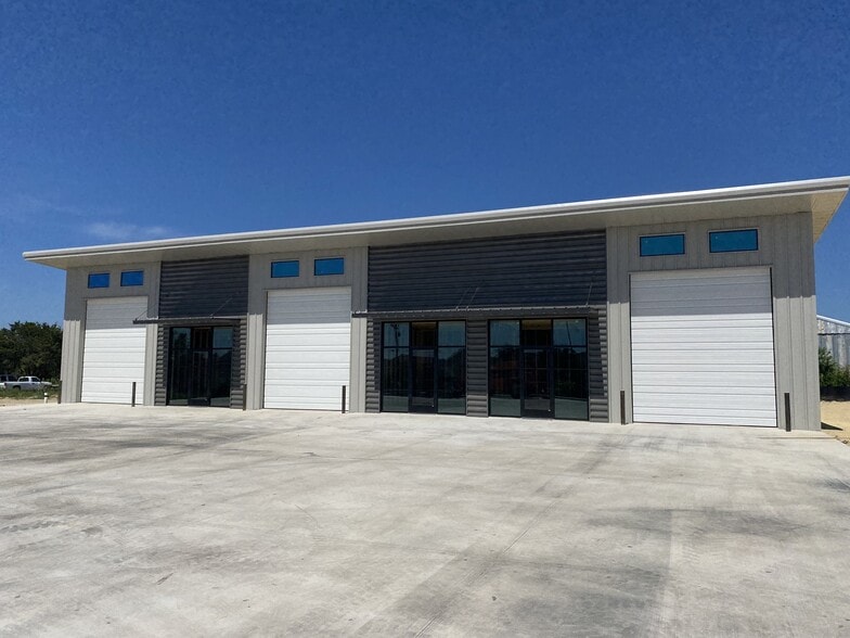 More Photos Of 775 County Road 270, Leander Warehouse For Lease