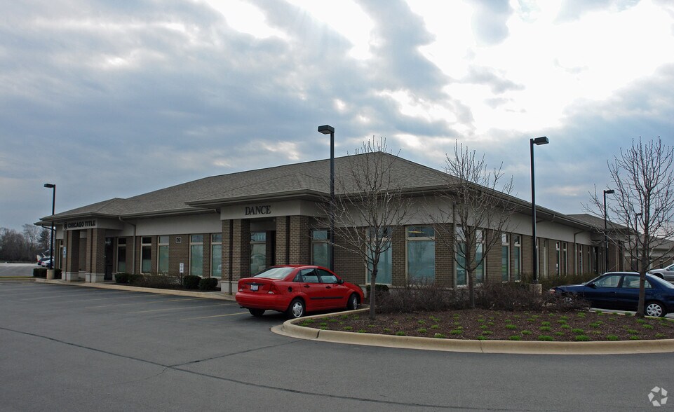 More Photos Of 608 E Veterans Pky, Yorkville Medical For Lease