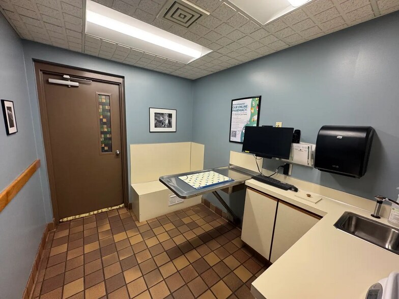 More Photos Of 6273 W River Rd NE, Belmont Veterinarian Kennel For Sale