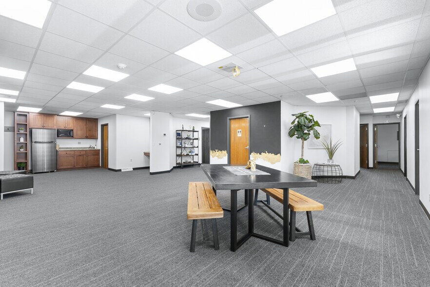 More Photos Of 277 N 9th St, De Pere Medical For Lease