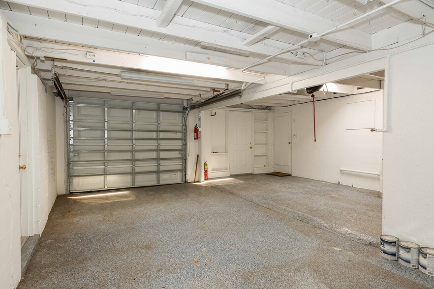 More Photos Of 4498 49th St N, Saint Petersburg Office For Sale