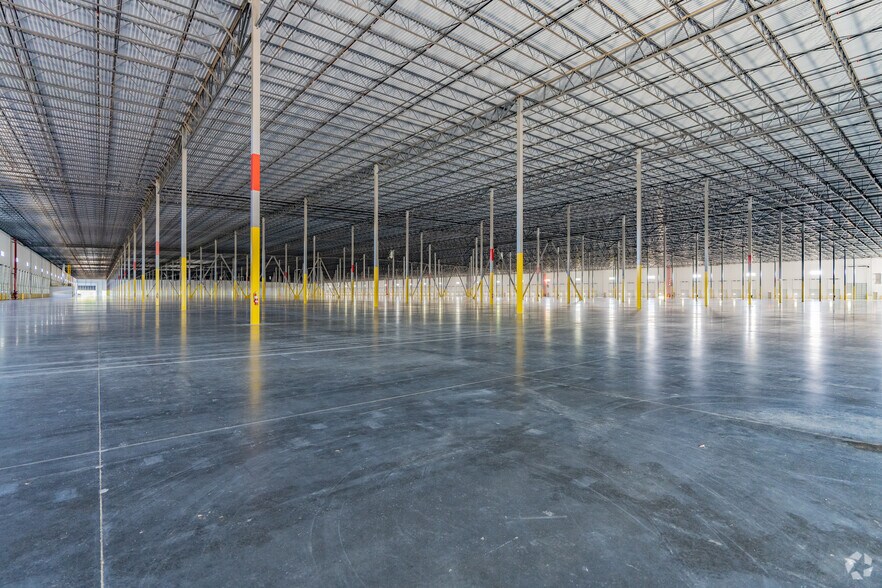 More Photos Of 3715 US Hwy 51, Southaven Distribution For Lease