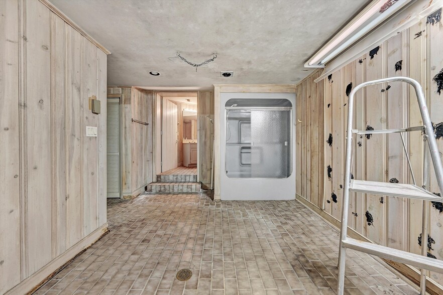 More Photos Of 934 Commander Dr, Roanoke Specialty For Sale