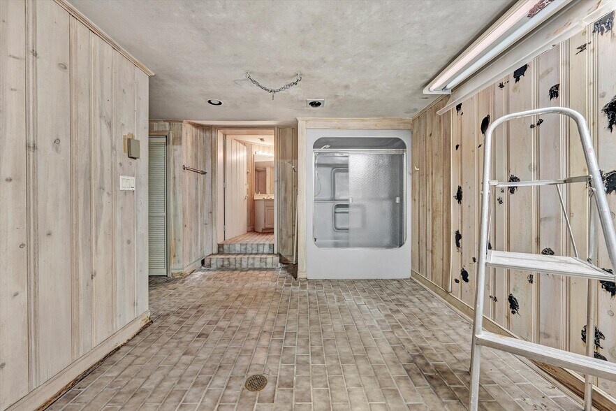 More Photos Of 934 Commander Dr, Roanoke Specialty For Sale