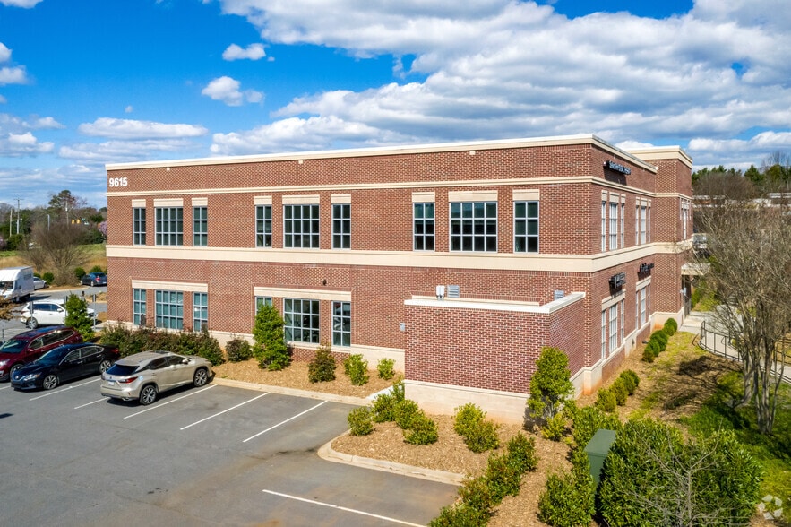 More Photos Of 9615 Kincey Ave, Huntersville Medical For Lease