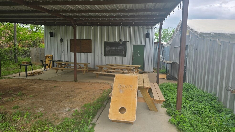 More Photos Of 4021 Acton Hwy, Granbury General Retail For Lease