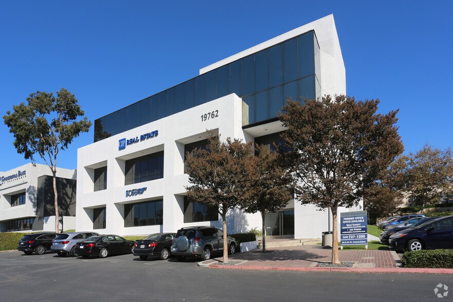 More Photos Of 19762 MacArthur Blvd, Irvine Loft Creative Space For Lease