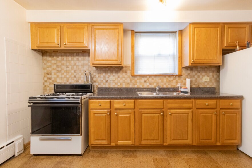 More Photos Of 4936 Greenwood St, Skokie Apartments For Sale