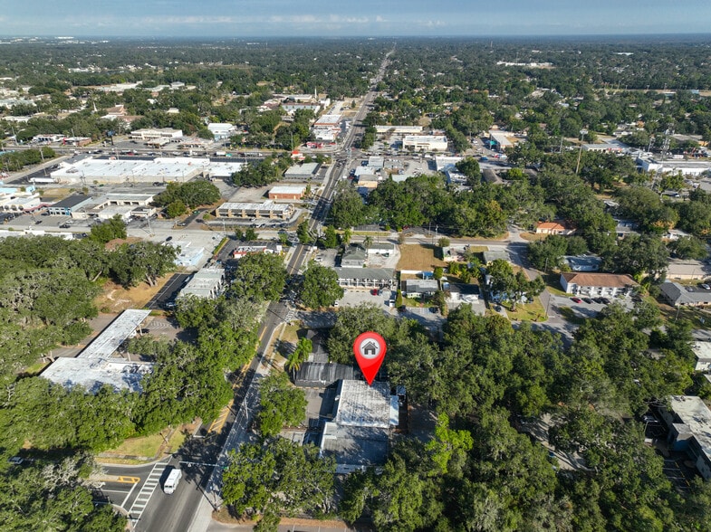 More Photos Of 307 S Parsons Ave, Brandon Storefront For Lease