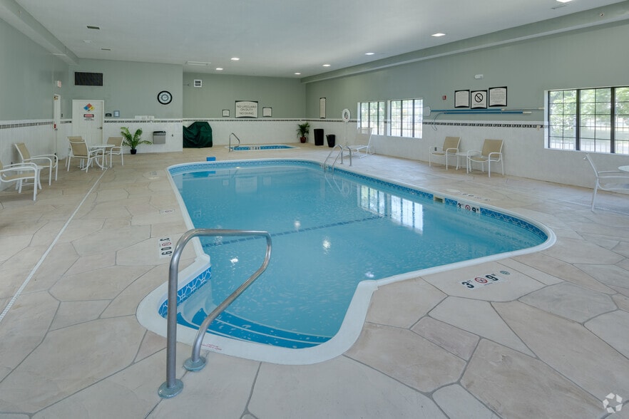 More Photos Of 300 W Romeo B Garrett Ave, Peoria Hotel For Sale