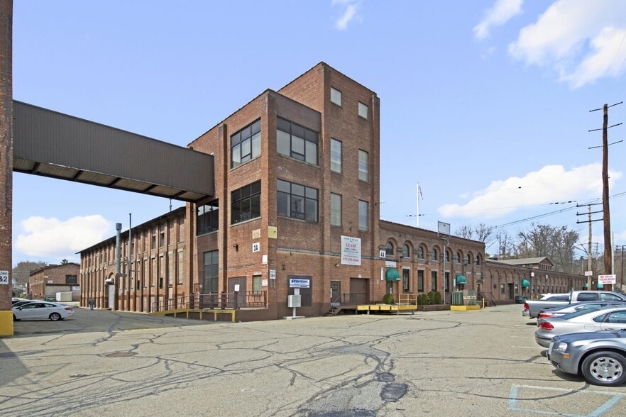 More Photos Of 10 Park Pl, Butler Light Distribution For Lease