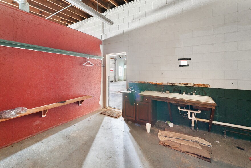More Photos Of 27179 US Highway 80 W, Portal Industrial For Sale