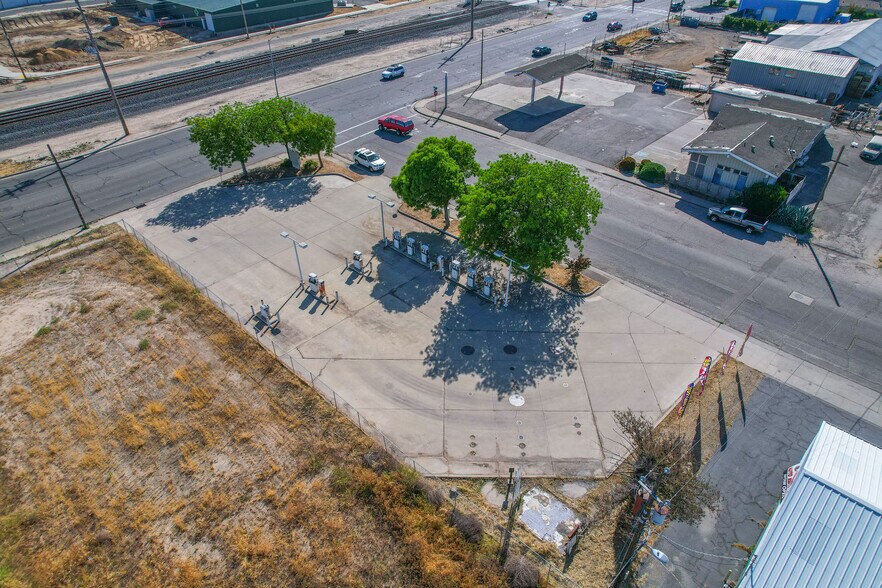 More Photos Of 695 Atwater Blvd, Atwater General Retail For Sale