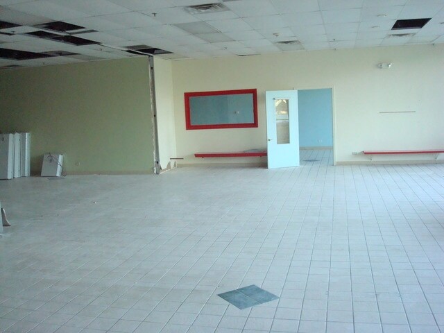 More Photos Of 11300-11314 W Southwest Hwy, Orland Park Storefront Retail Office For Lease