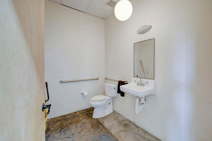 More Photos Of 3803 Bute St, Houston Storefront Retail Residential For Sale
