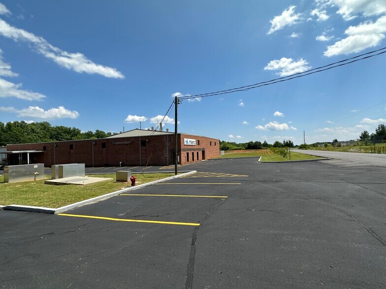 More Photos Of 119 Metrolina Dr, Shelby Manufacturing For Sale
