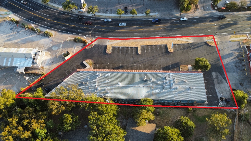 More Photos Of 1931 E Oltorf St, Austin Storefront For Sale
