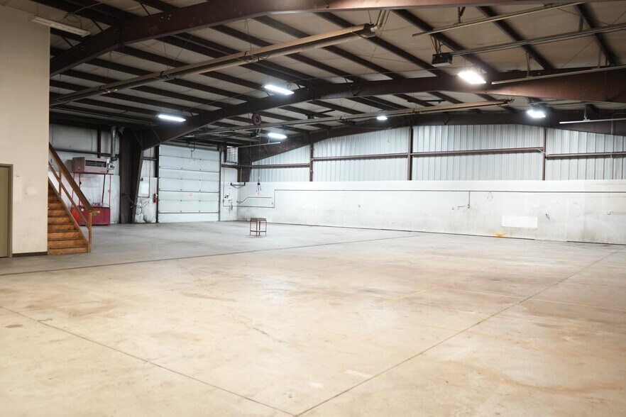 More Photos Of 1833 E Platteville Blvd, Pueblo West Flex For Lease