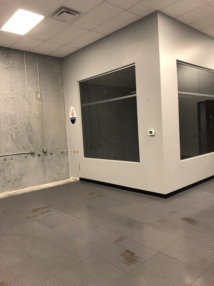 More Photos Of 9038 Camden Field Pky, Riverview Flex For Lease