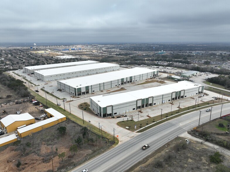 More Photos Of 13644 Toepperwein Rd, Live Oak Unknown For Lease