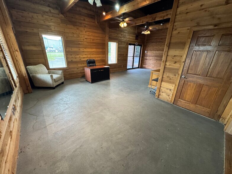 More Photos Of 4354 Valnorth Dr, Valdosta Warehouse For Lease