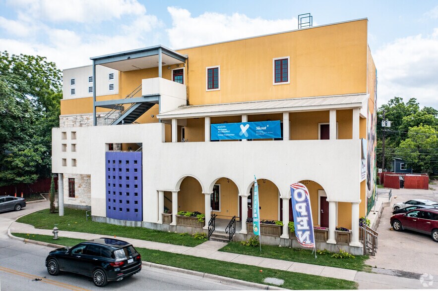 More Photos Of 1901 E Cesar Chavez St, Austin Loft Creative Space For Lease