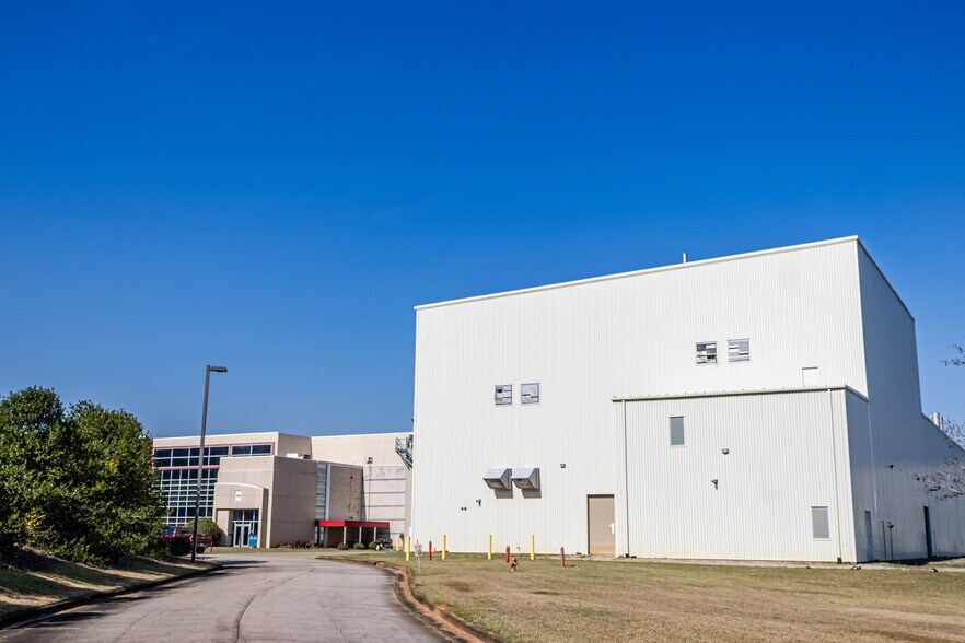 More Photos Of 411 Pegasus Pky, Lagrange Manufacturing For Lease