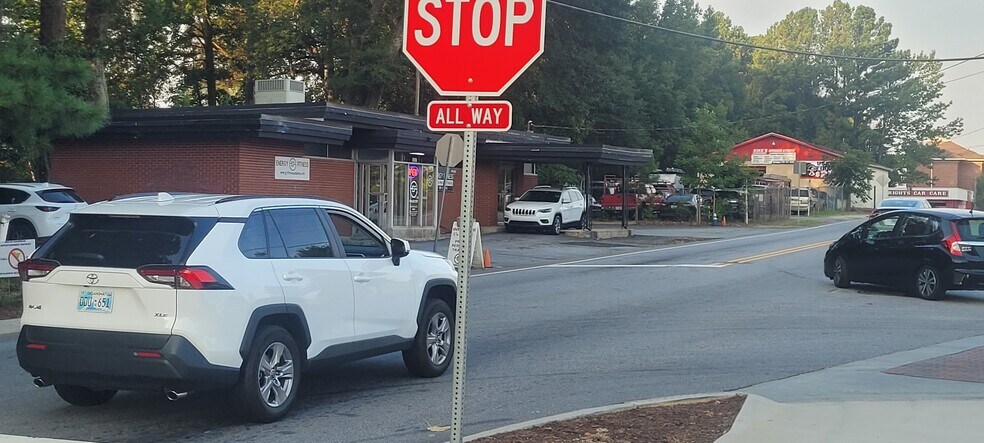 More Photos Of 5037 Peachtree Rd, Chamblee General Retail For Sale