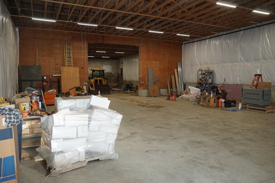 More Photos Of 160 Middleboro Ave, East Taunton Warehouse For Lease