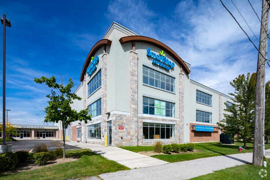 More Photos Of 2061 Cornwall Rd, Oakville Self Storage For Lease