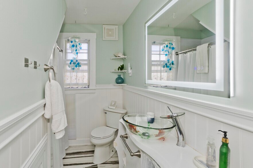 More Photos Of 265 Commercial St, Provincetown Flex For Sale