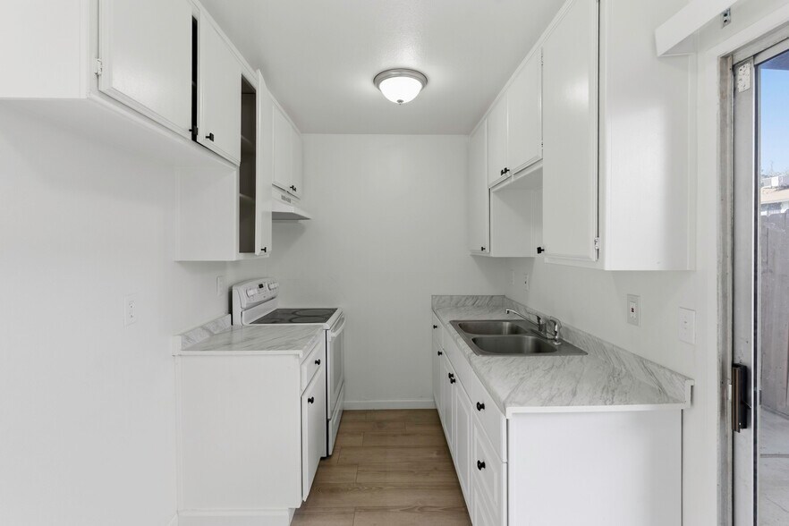 More Photos Of 330 Roberts Ln, Bakersfield Apartments For Sale