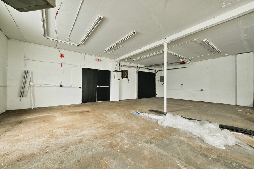 More Photos Of 88 S Bayles Ave, Port Washington General Retail For Sale