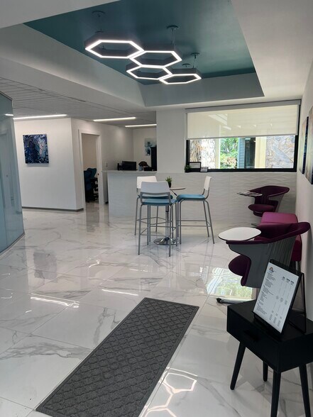 More Photos Of 1956 Bayshore Blvd, Dunedin Office For Lease