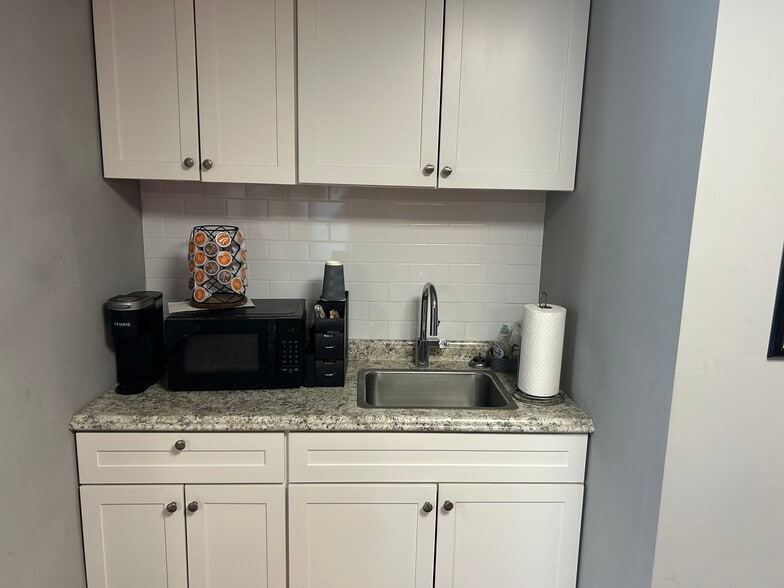 More Photos Of 433 Lancaster Ave, Malvern Medical For Lease