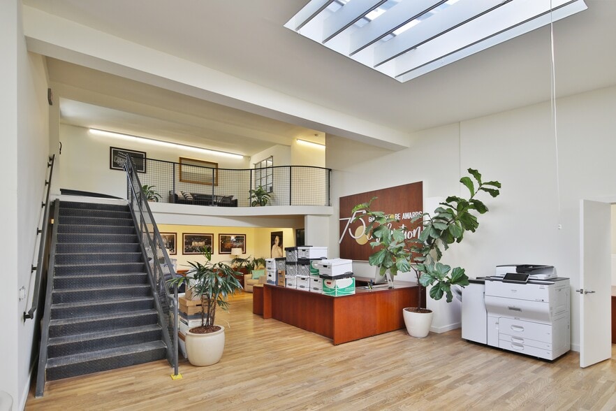 More Photos Of 650 N Robertson Blvd, West Hollywood Loft Creative Space For Lease