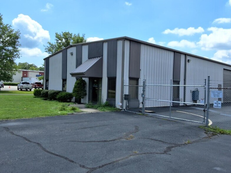 More Photos Of 1120 Courier Pl, Smyrna Warehouse For Lease