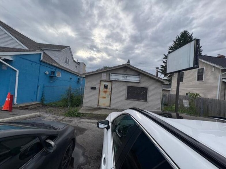 More Photos Of 2194 Parkwood Ave, Columbus Restaurant For Sale