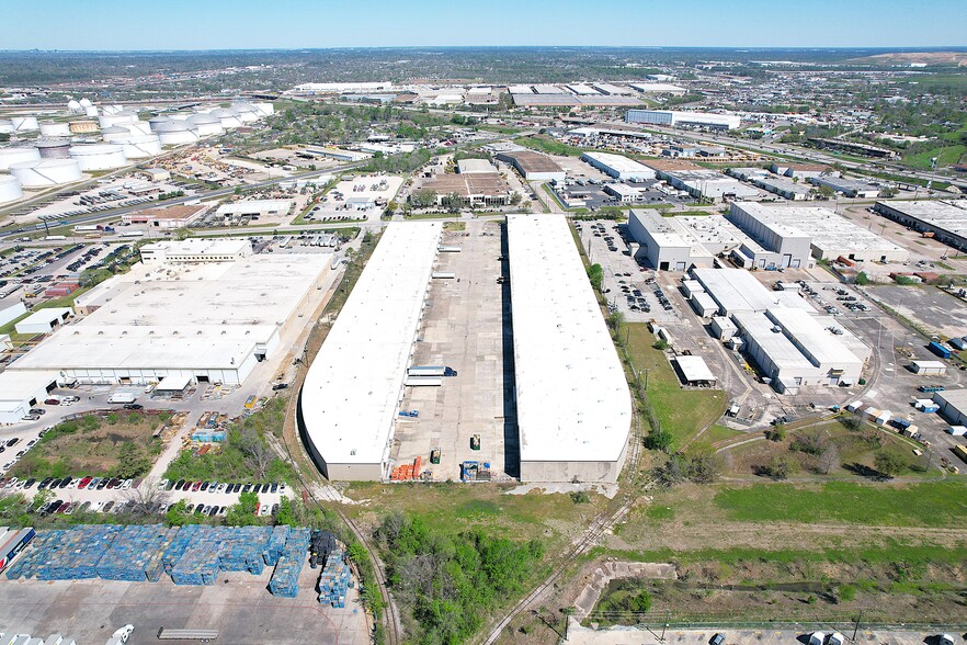 More Photos Of 8790 Wallisville Rd, Houston Warehouse For Lease