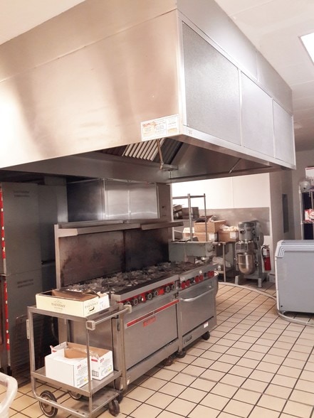 More Photos Of 210 N Lewis Ave, Oglesby Restaurant For Lease