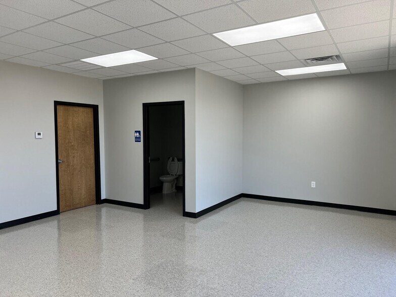 More Photos Of 1230 Commerce Dr, Madison Light Distribution For Lease