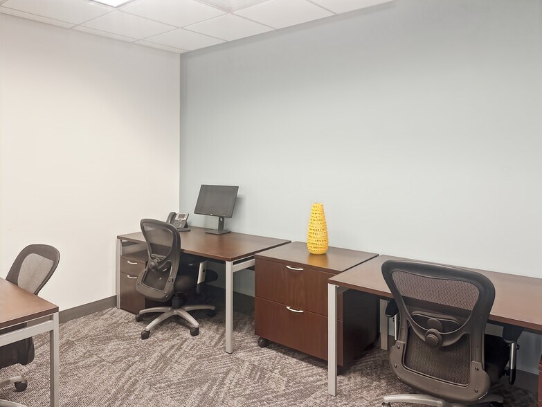 More Photos Of 7455 Arroyo Crossing Pky, Las Vegas Coworking Space