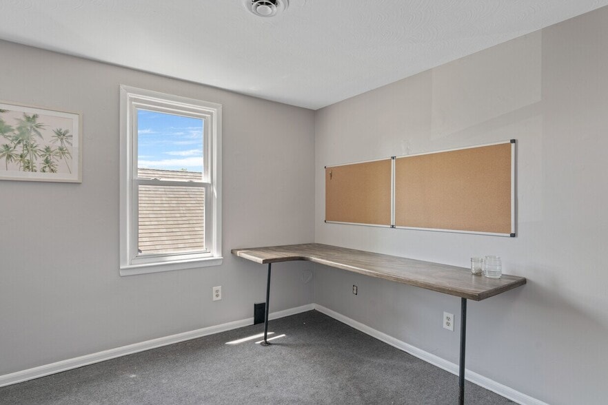 More Photos Of 3648 S Park Ave, Buffalo Restaurant For Lease