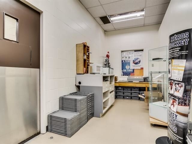 More Photos Of 107-111 Rue Maclaren E, Gatineau General Retail For Lease