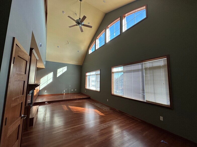More Photos Of 7945 Stone Creek Dr, Chanhassen Medical For Lease