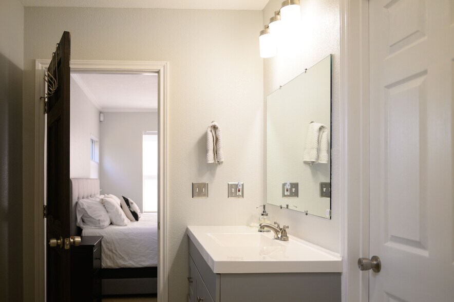 More Photos Of 4902 Pecan Springs Rd, Austin Land For Sale