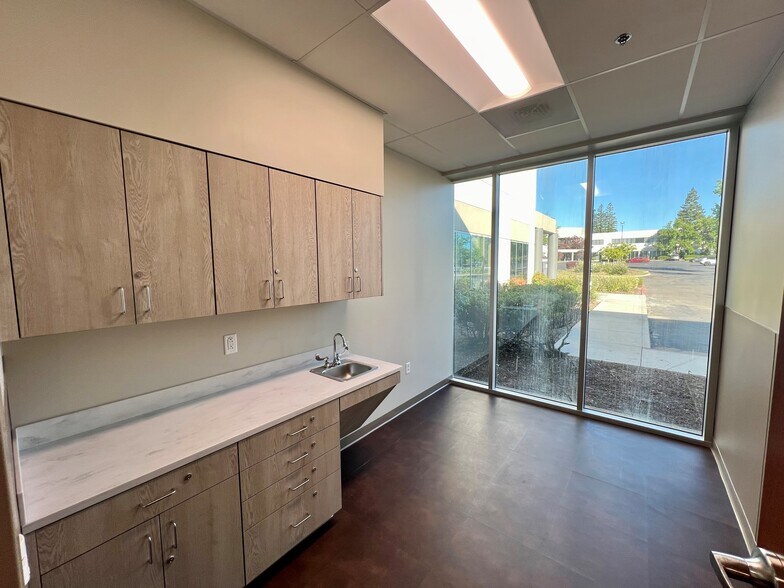 More Photos Of 1386 Lead Hill Blvd, Roseville Medical For Lease